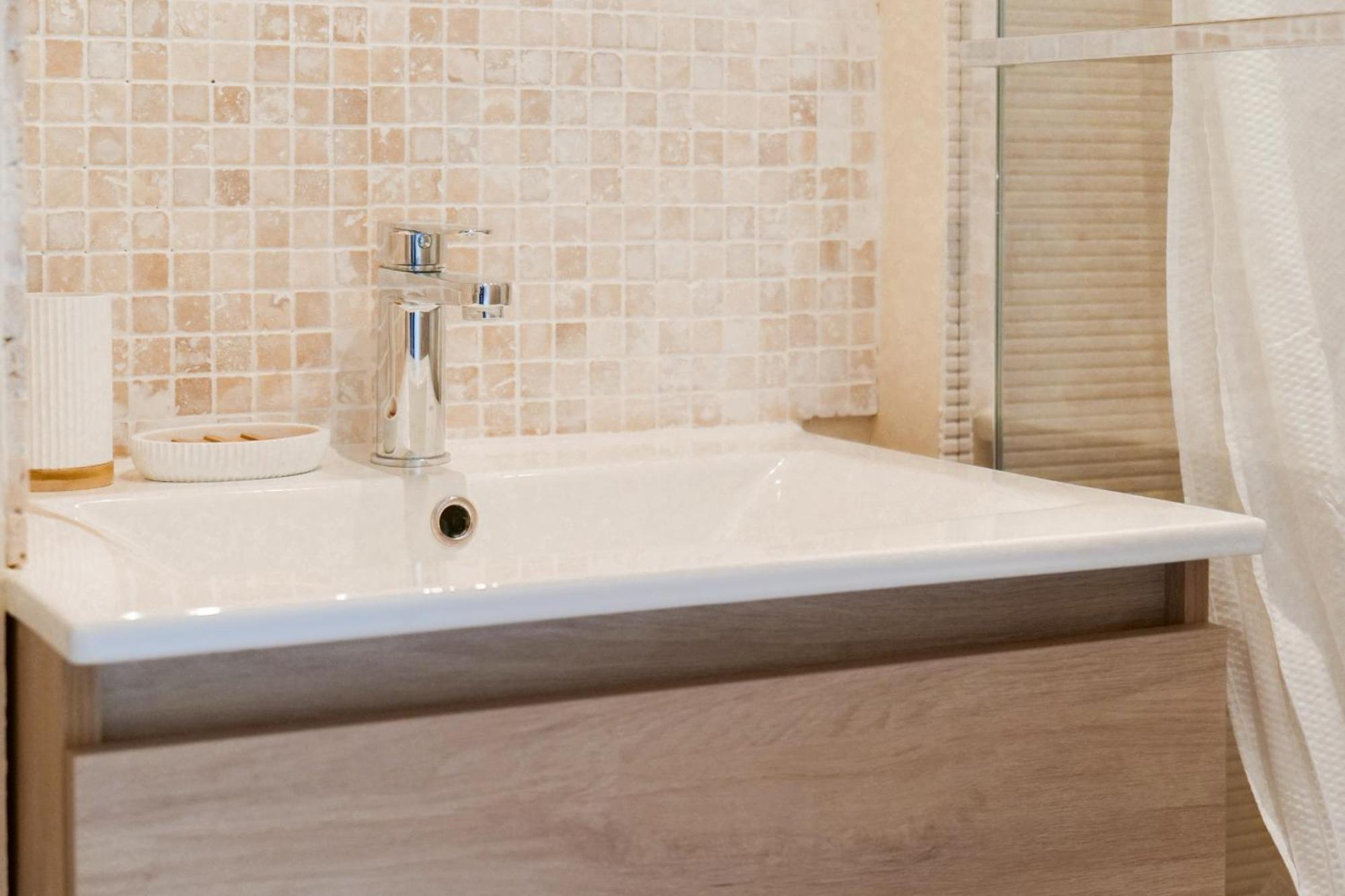 Appartement Renove Avec Gout Et Idealement Situe A Deux Pas Du Remblai لي سابلِ دولونْ المظهر الخارجي الصورة